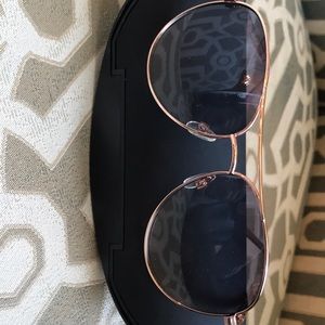 Tahari rose gold sunglasses perfect condition